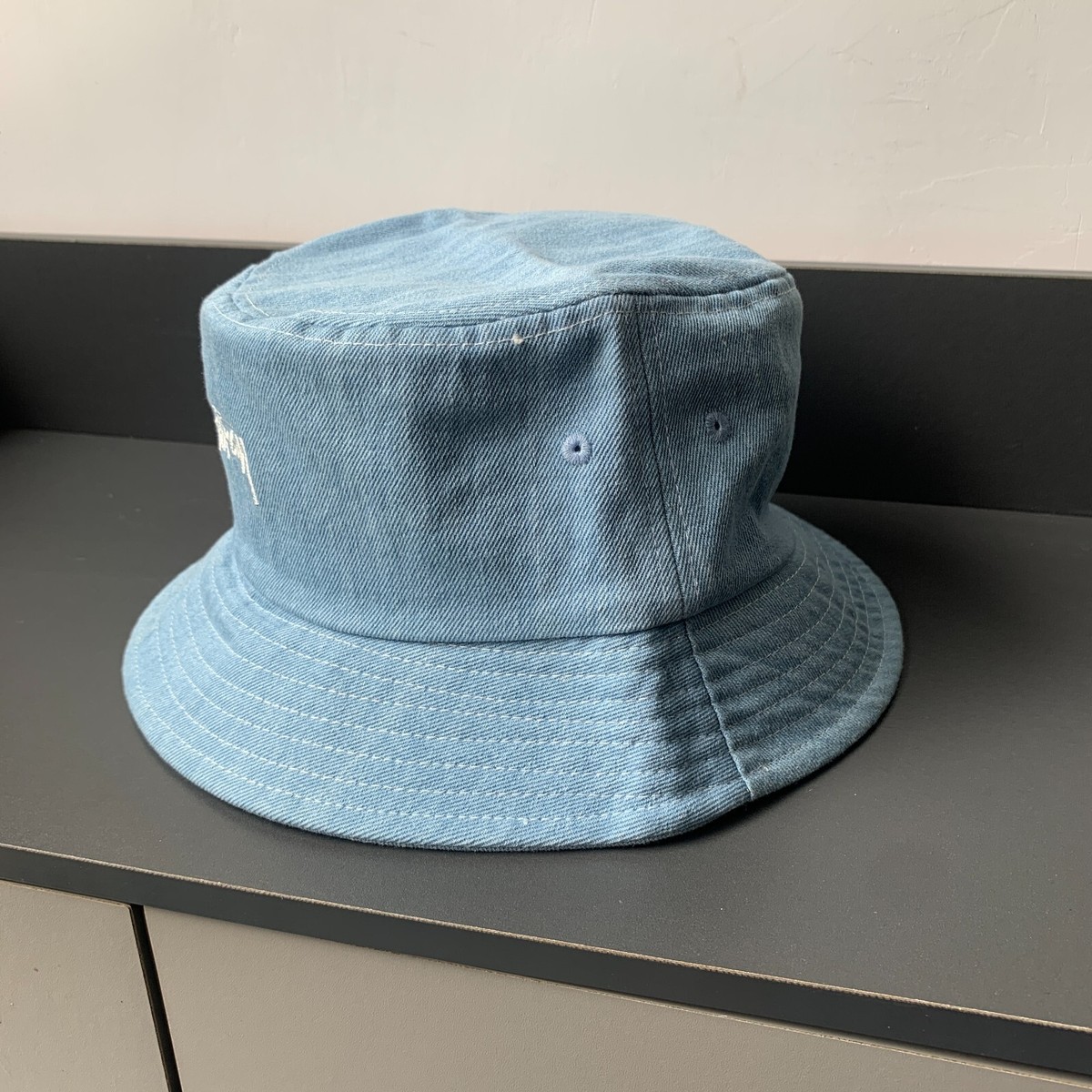 BRAND NEW STUSSY CONTRAST STITCH BUCKET HAT LIGHT BLUE - L