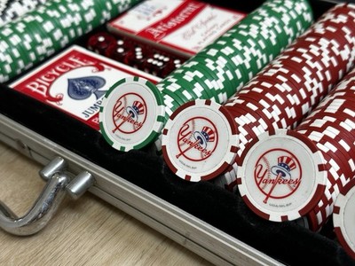 RARE VTG New York Yankees Officially Licensed MLB 500 Poker Chip Full Set w/Case