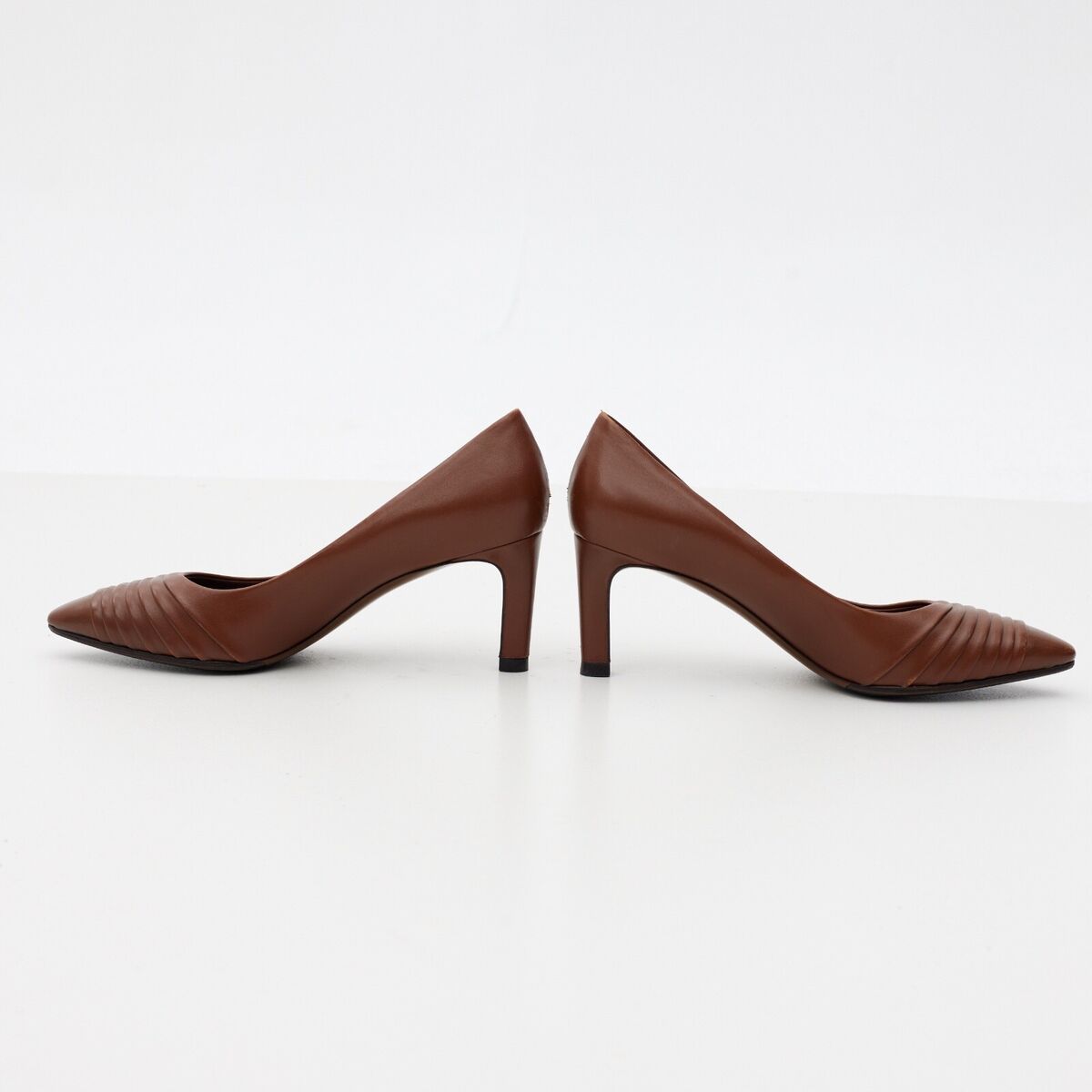 【送料&関税込】Ferragamo Brown Leather Pumps Salvatore Ferragamo Brown Leather Pointed Toe Pumps Size US