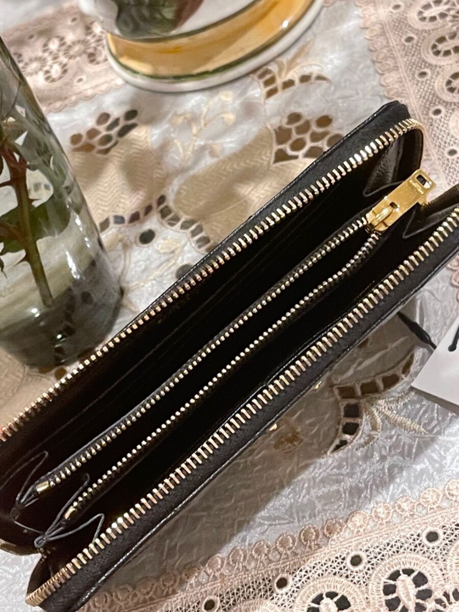 YSL Yves Saint Laurent Monogram Matelasse Leather Zip-Around YSL Yves Saint Laurent Monogram Matelasse Leather Zip-Around