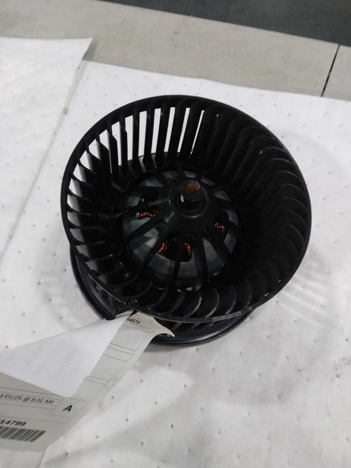 Motor soplador de climatización trasero usado se adapta a: 2017 GMC Yukon XL 1500 trasero grado A Foto 2 de 4