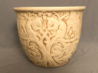 WELLER POTTERY JARDINIERE CLINTON IVORY SQUIRREL & ACORN