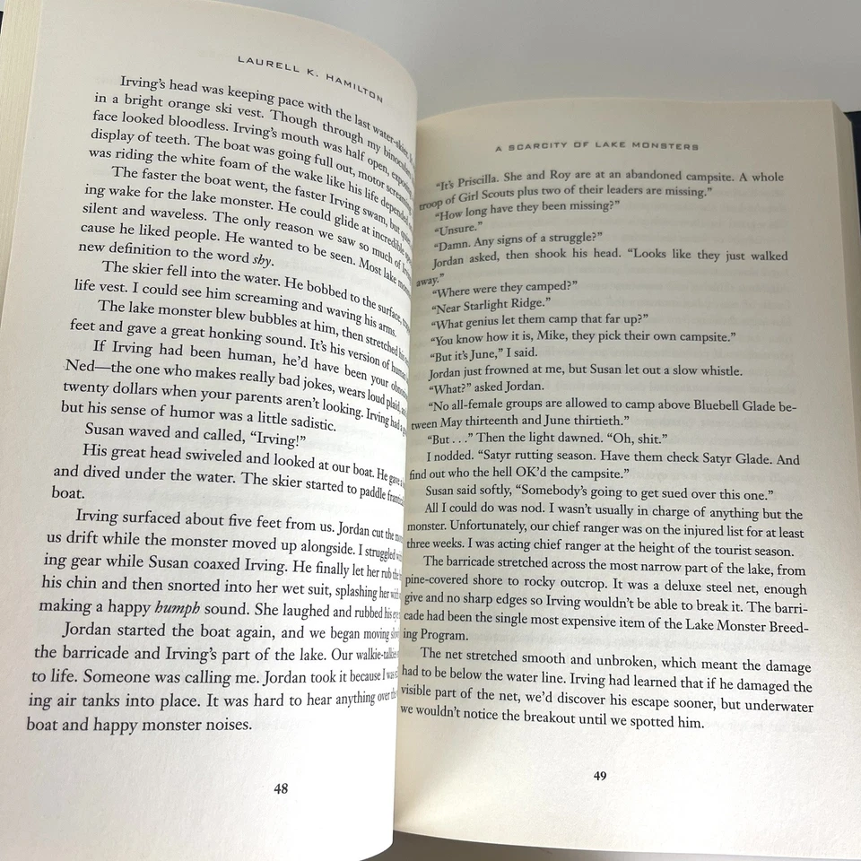 Lot 10 LAURELL K HAMILTON Mix Books Hardcover DJ 2 Vampire Hunter 7 Merry Gentry - Image 4 of 4