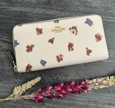 BNWT Coach Accordion Zip Wallet With Vintage Rosebud flowers 76559