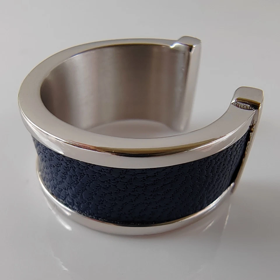 Anello Uomo Donna con Inserto in Pelle in Bronzo Rodiato Oro Bianco Regolabile - Immagine 2 di 4