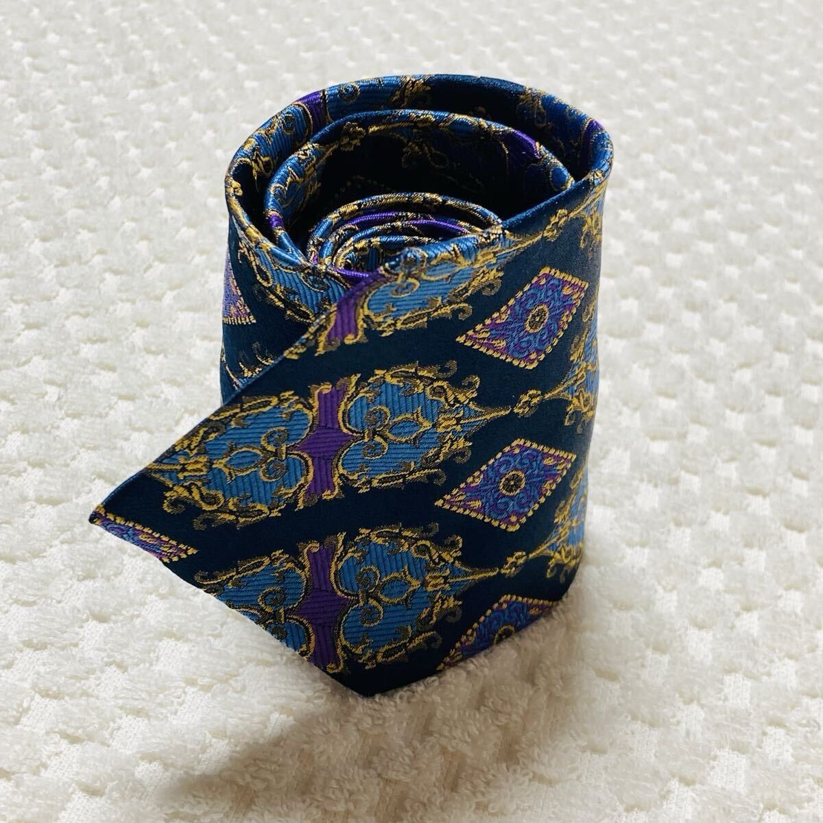 beautiful GIANNI VERSACE Tie Jewelry Decoration All over pattern 100 Silk Mad thumbnail 2