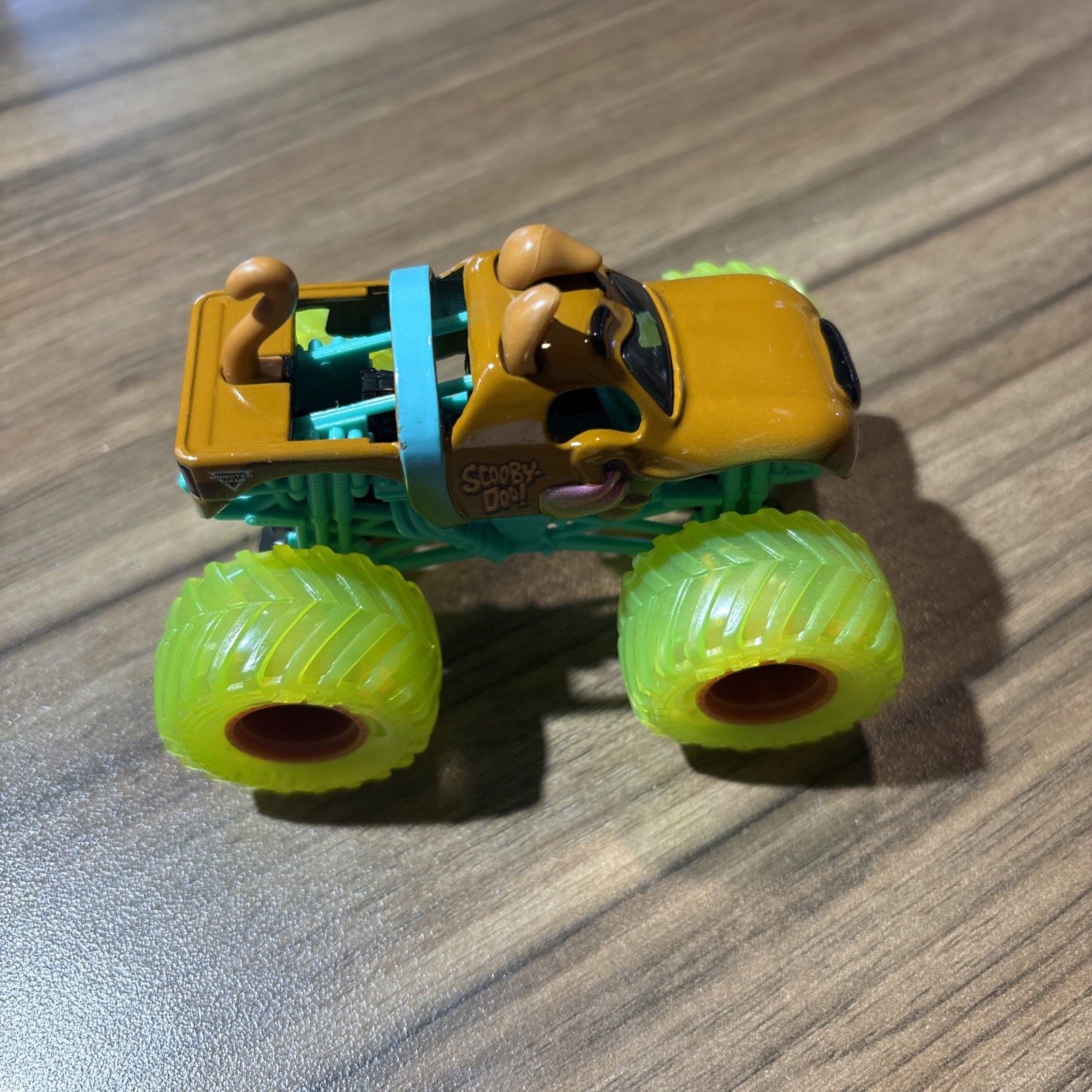 Scooby-Doo! Monster Jam Truck -  1:64 Spin MASTER Green Tires