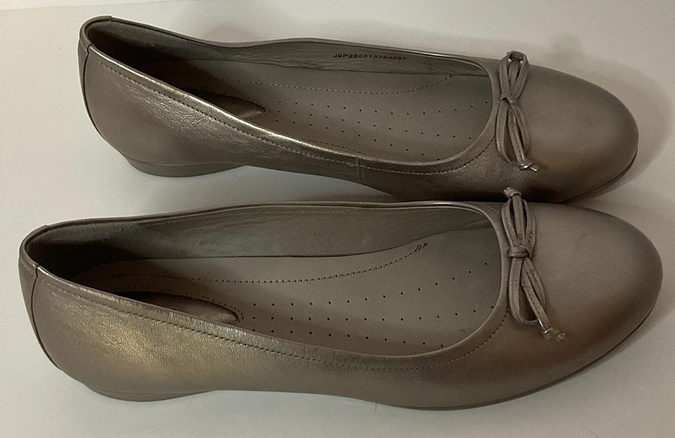 Zapatos planos de ballet Ecco plateados talla 39 EE. UU. 8 nuevos sin etiquetas Foto 2 de 4