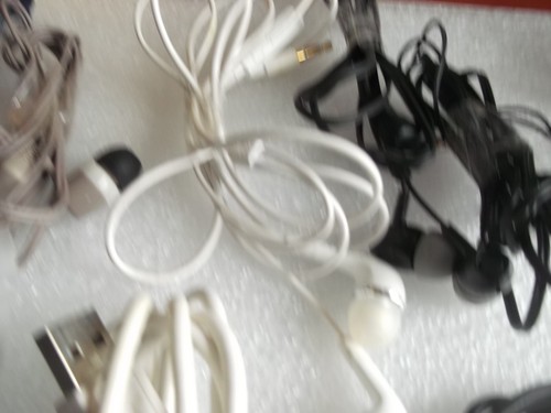 Mixed bag of Charger leads and earphones - Photo 4/5