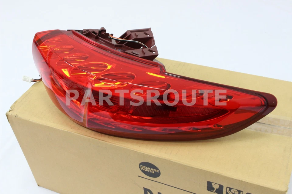 Luz trasera derecha Infiniti FX35 FX50 QX70 OEM 26550-1CA0A Foto 3 de 4