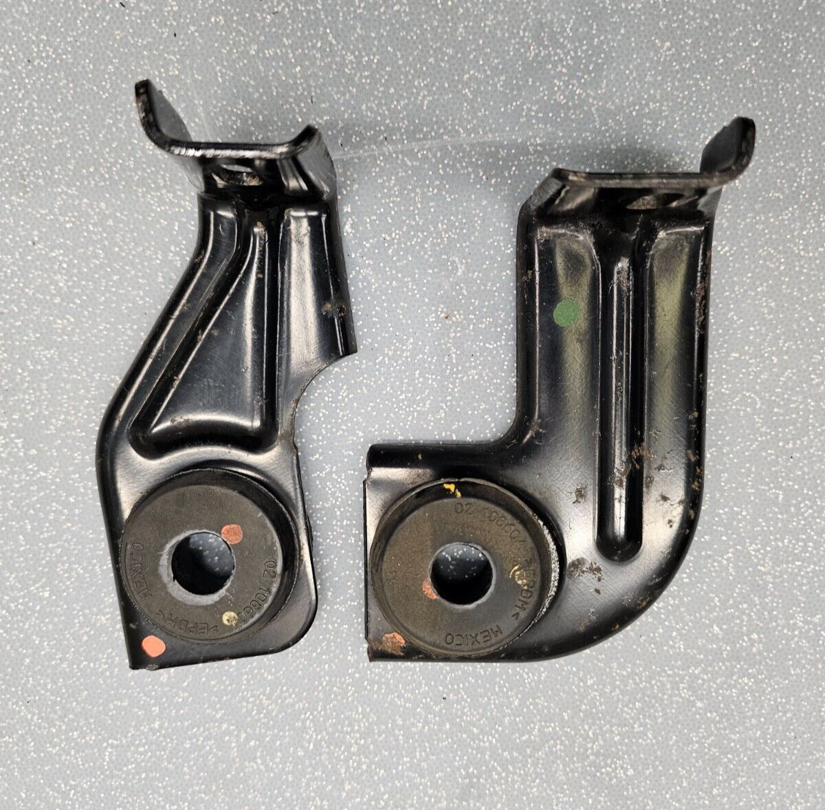 09-17Traverse GMC Acadia Upper Radiator Bracket Left Right Support OEM