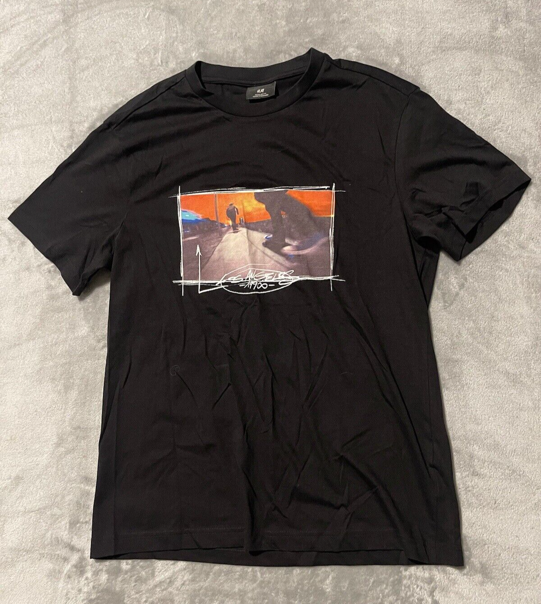 H & M T-shirt Men's / Women's Color Black with front design Unisex