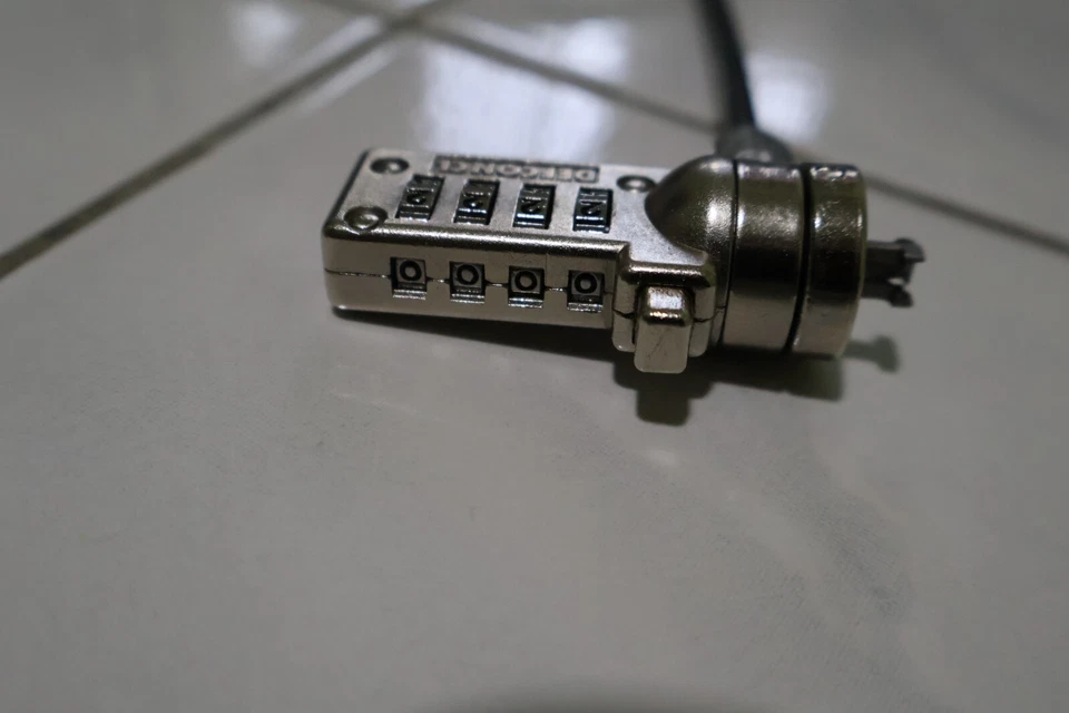 Targus 4-Digit Laptop Cable Lock: Ultimate Security Solution - Image 2 of 3