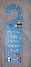 Niebieski wieszak na drzwi DEAR SANTA... 13 cali... uszkodzony na dole, jak pokazano