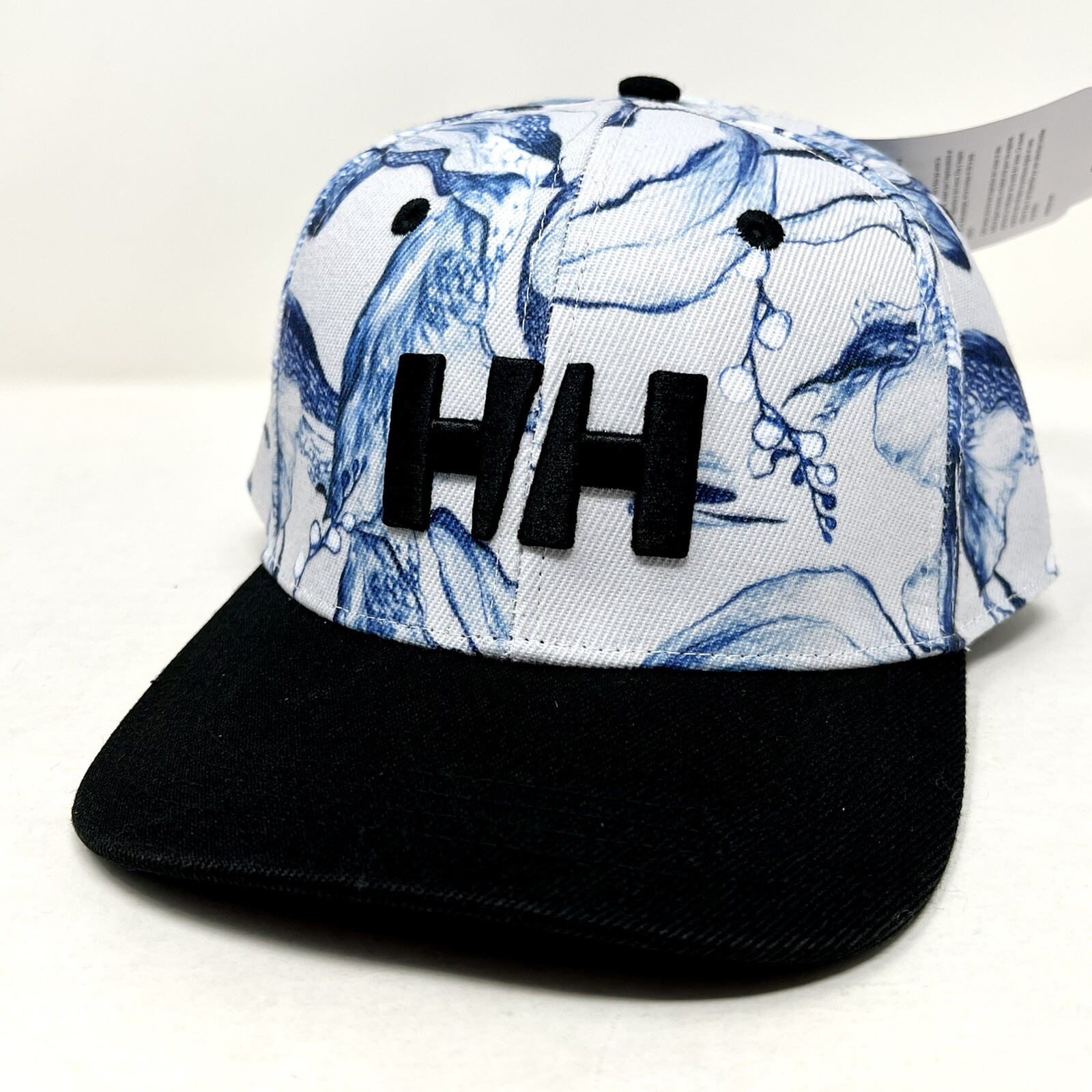 Sombrero Gorra Marca Helly Hansen - Diseño Esra Roise - Niebla Gris - Talla Única - NUEVO