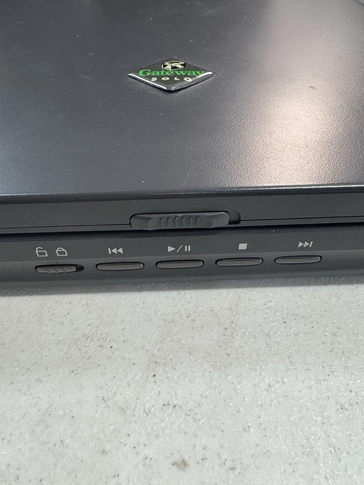 Gateway Solo Pro 9300 Win98 便携式电脑 仅零件 Power On Bundle Of Stuff — 第 3/4 张图片