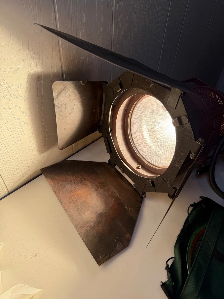 Mole Richardson Type 4091 Mighty Mole 2K 2000 Watt Light With Barn Door & Scrims - Image 4 of 4