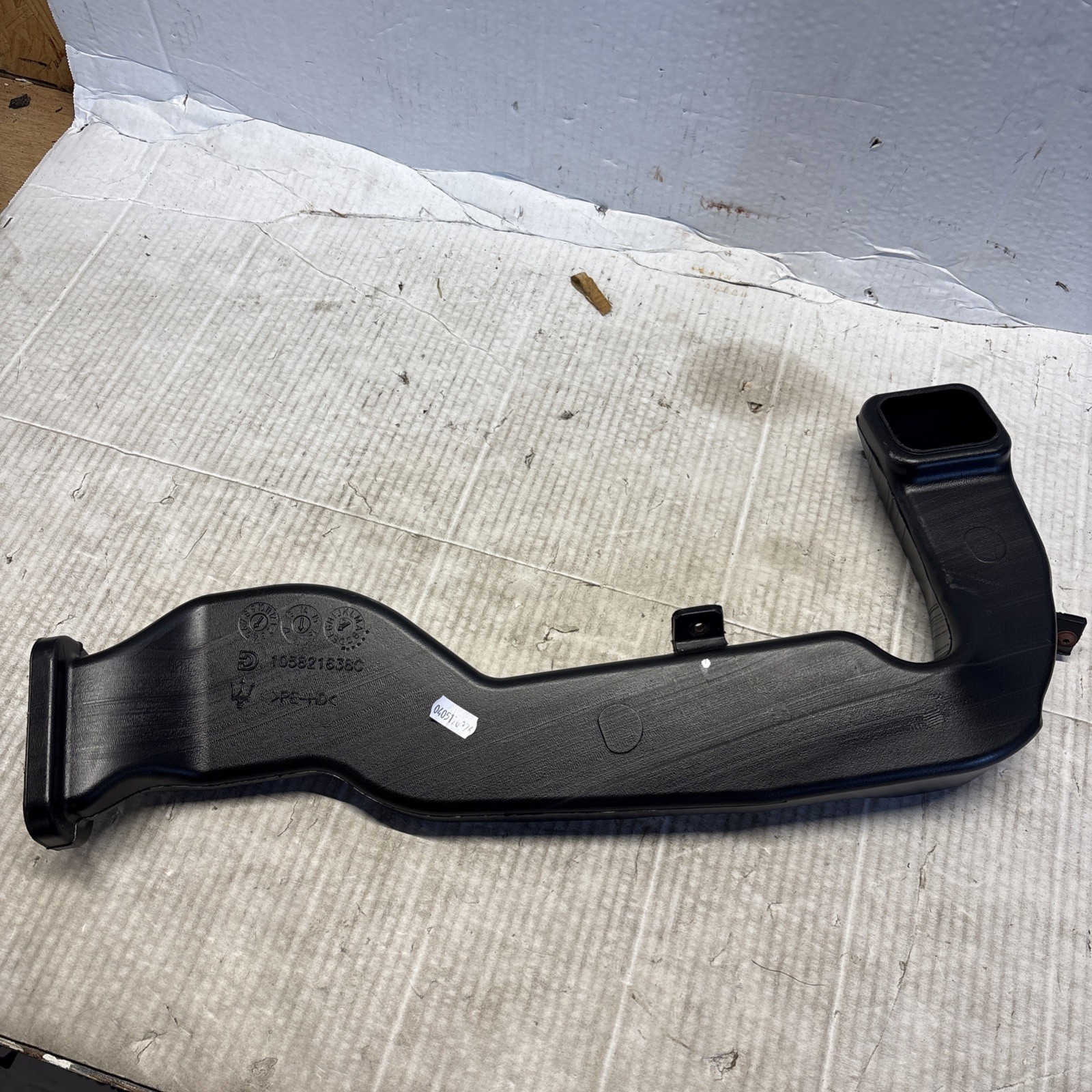 2014-2024 Maserati Ghibli Intake Air Inlet Duct 105821638C