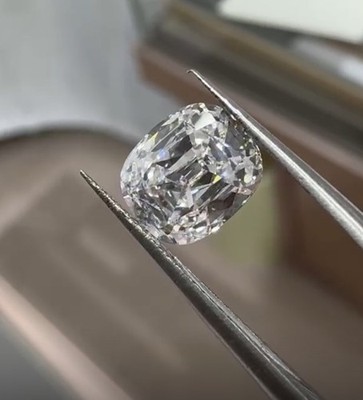 USA (NY, NY)   2.3 CT F VS Old Mine Diamond (Elongated Cushion)