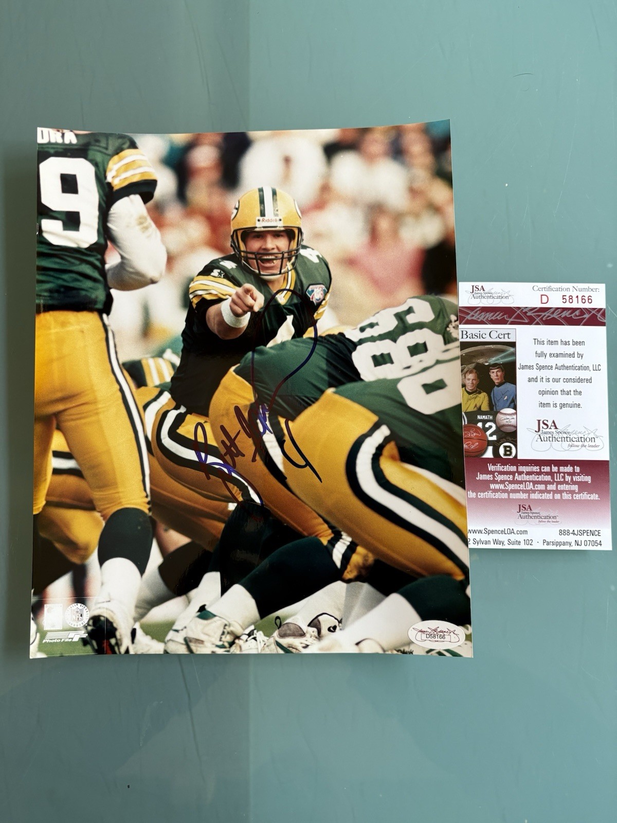 Brett Favre Autographed Signed Green Bay Packers 8 x 10 JSA Authenticated Packers HOF Auto 