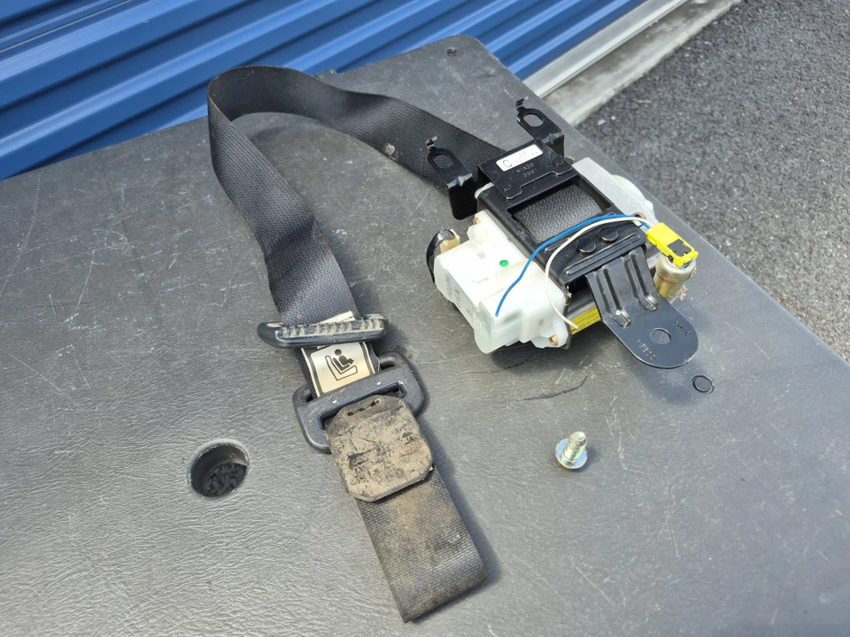 04-11 Cinturón de seguridad trasero derecho y retractor Mazda RX8 - negro RX-8 Foto 4 de 4