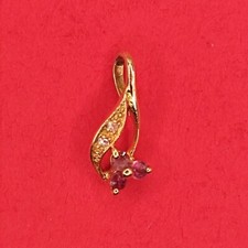 Pendentif vintage plaqué or jaune 18k  et pierres de couleurs avec poinçon.