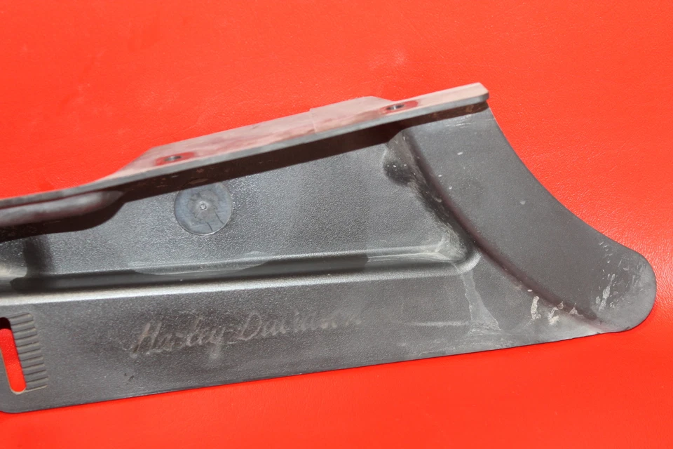 Harley-Davidson Dyna Wide Glide 2003 FXDWG protector de cinturón inferior cubierta escudo Foto 3 de 4