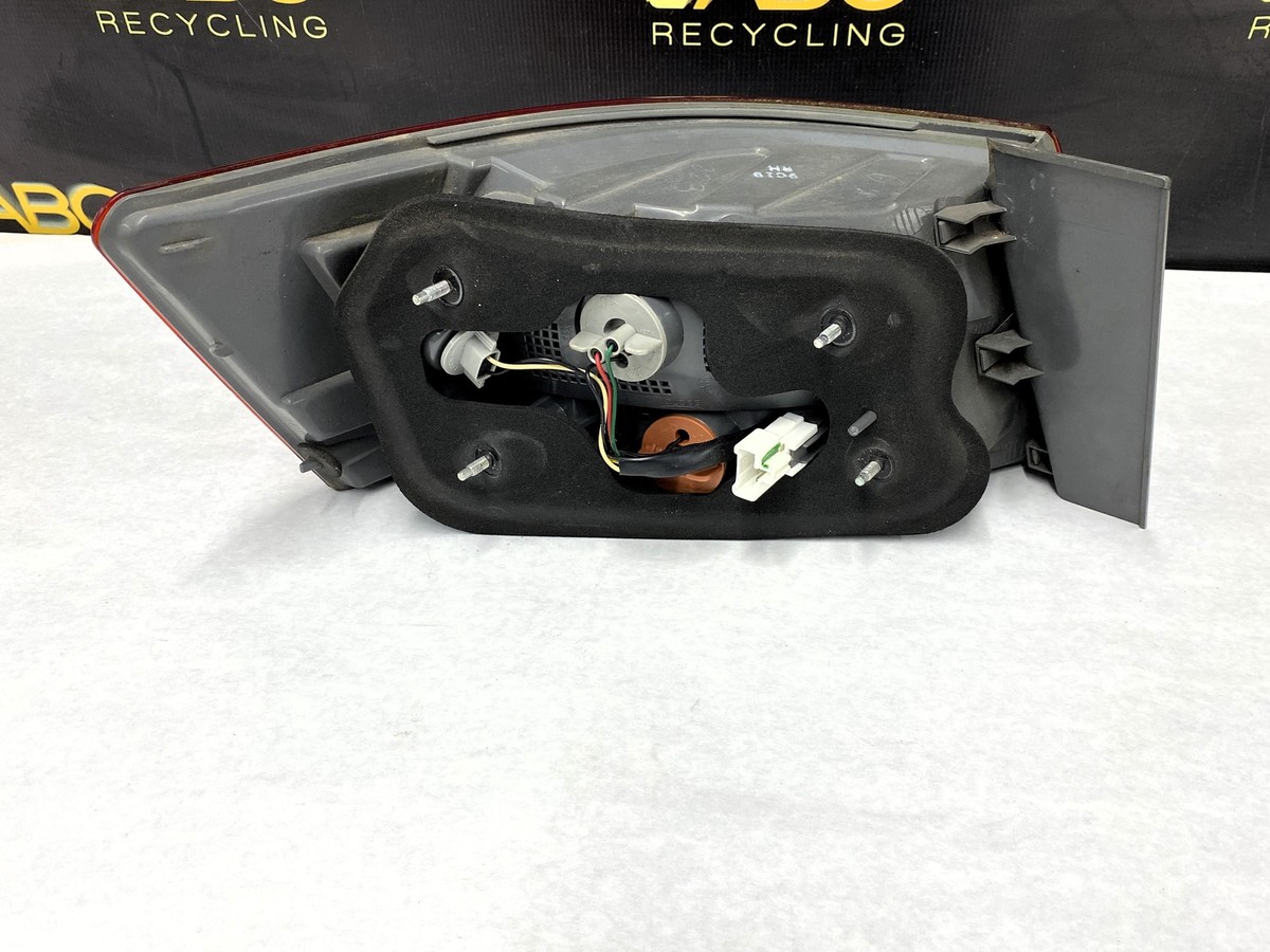 2009-2010 Hyundai Sonata Right Passenger Outer Tail Light
