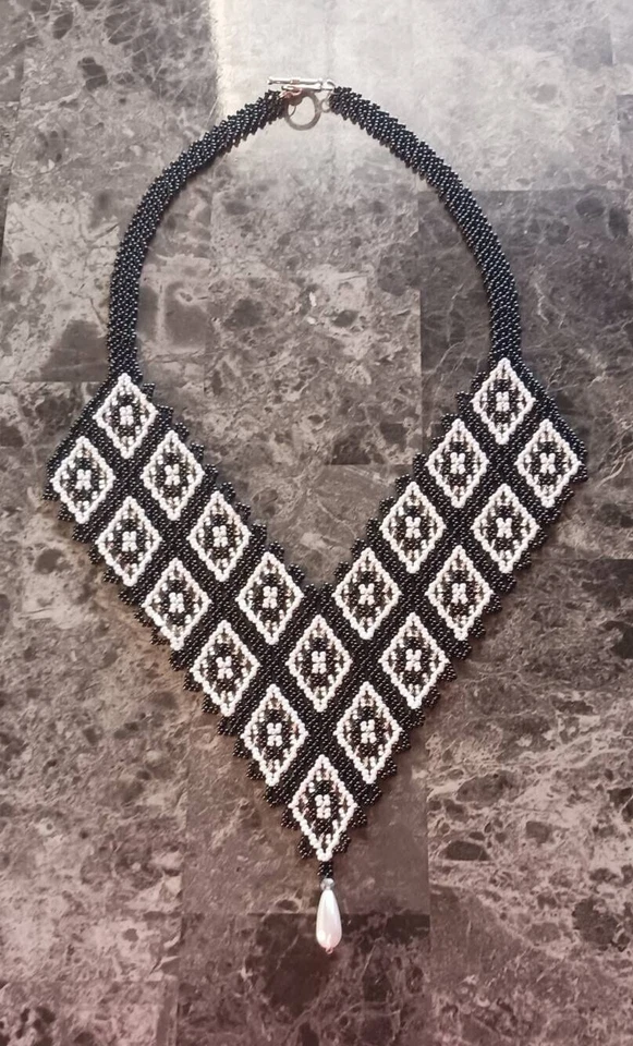 Elegante collar de cuentas de semillas de lujo hecho a mano con perlas de diseñador para ella Foto 4 de 4