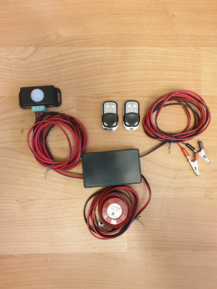 Motion Sensor Alarm 12v/240v security system, remote option.120db siren/Strobe - Image 4 of 4