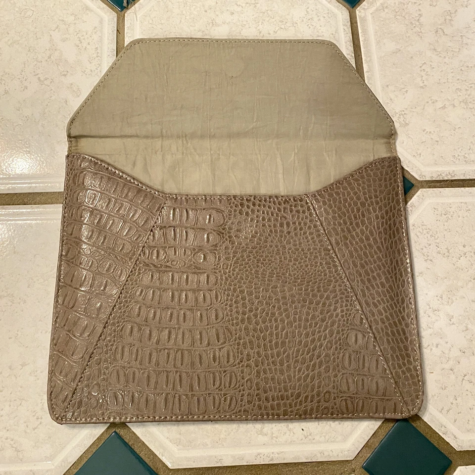 Funda iPad Bronceada 10"x8". Bolso Cartera Imán Cuero Piel de Serpiente Cocodrilo Caimán oS Foto 3 de 4