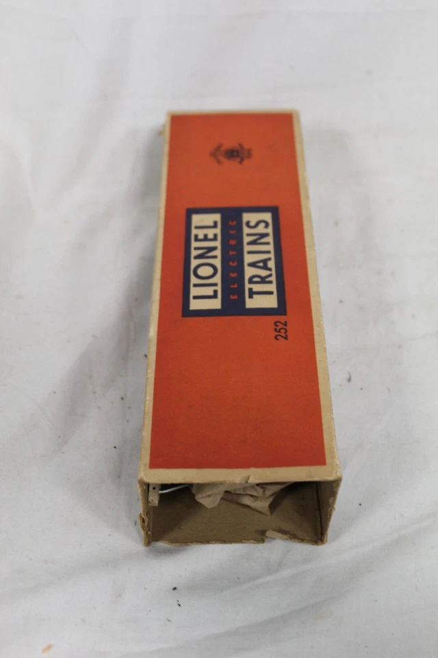 Vintage Lionel Crossing Gate 252 (A-4) - Image 2 of 3