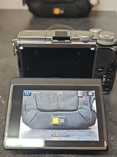 CANON EOS M6 MIRRORLESS CAMERA WITH 15-45MM ZOOM LENS - Picture 8 of 19