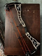 Bowtech Proven 34 Medium Cam, Sandstone with Black limbs