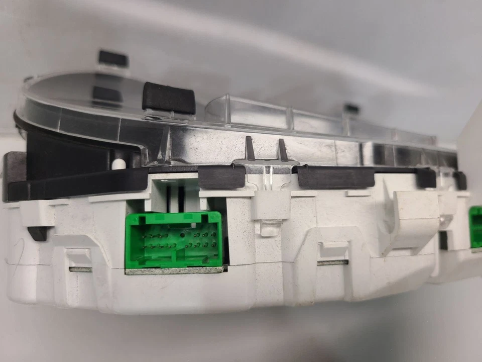 Grupo de velocímetro Subaru Forester 2005 (2,5 L/MPH/XT) con VDC PN: 85013SA030 Foto 4 de 4