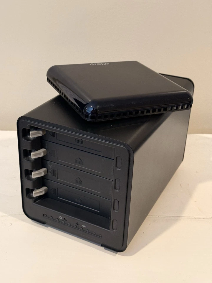Drobo (3rd Gen) with 4 bays and USB 3.0 (DDR3-A; 922-00001-001) - Image 2 of 4