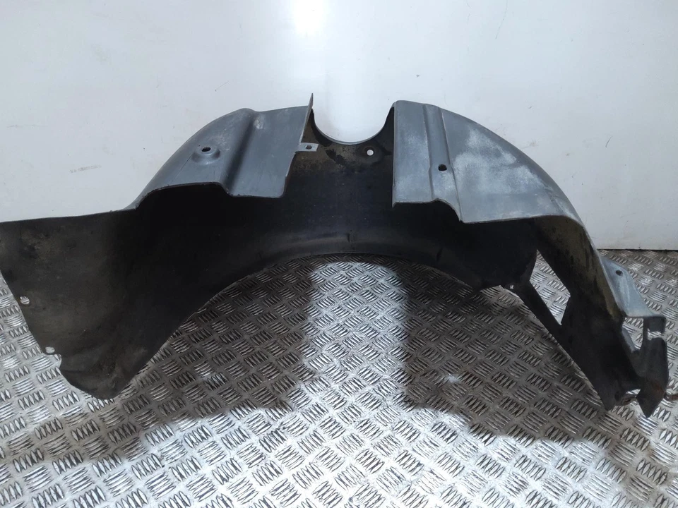 Protector de forro de arco de rueda de paso Porsche 944 Turbo Silver Rose N/S 94450438200 Foto 3 de 4
