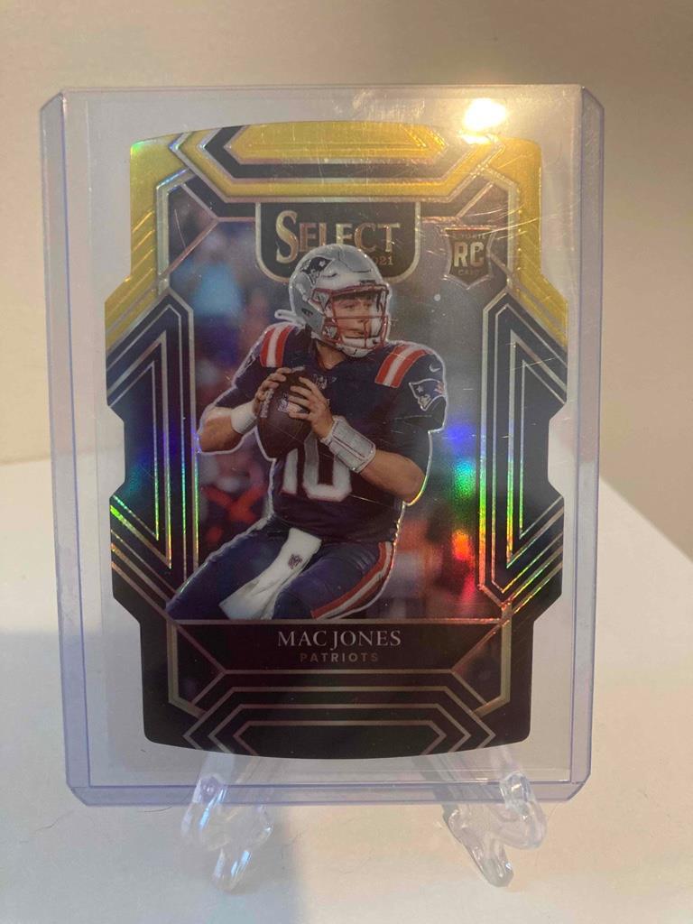 2021 Select Mac Jones Club Level Black & Gold Prizm Die Cut RC #251 - Patriots