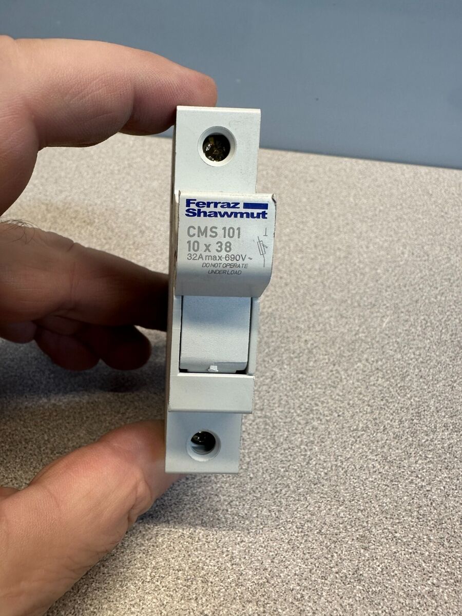 FERRAZ SHAWMUT 32A 690V FUSE HOLDER CMS 101 10X38. BRAND NEW FERRAZ SHAWMUT 32A 690V FUSE HOLDER CMS 101 10X38. BRAND NEW