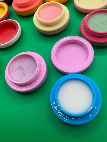 A rare lot of 14 Crème X Sanrio lip balm moisturizer macron’s - Picture 4 of 8