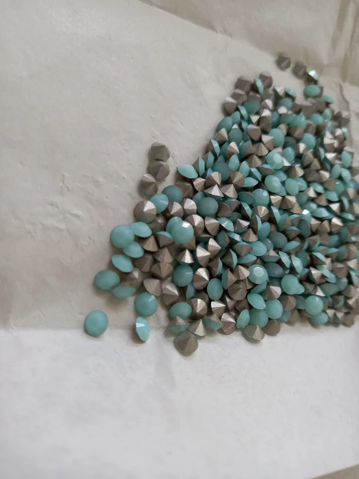 Swarovski Art.1028 SS19 Mint Alabaster Round Stones foiled 100pc. - Image 3 of 4