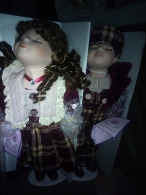 Porcelain Kissing Dolls