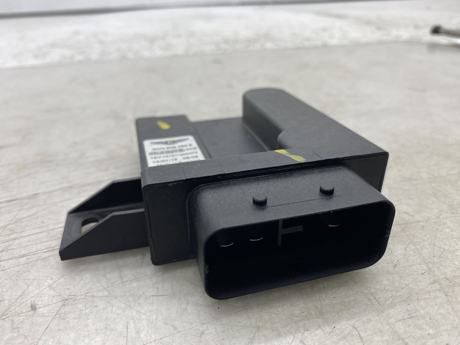 2013-2018 BENTLEY FLYING SPUR OEM (A)4.0L V8 FUEL PUMP CONTROL MODULE 3W3906093E