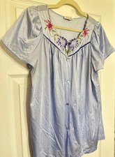 Vanity Fair VTG Blue Embroidered Floral 2pc Pajama Set M Grandmacore Cottagecore