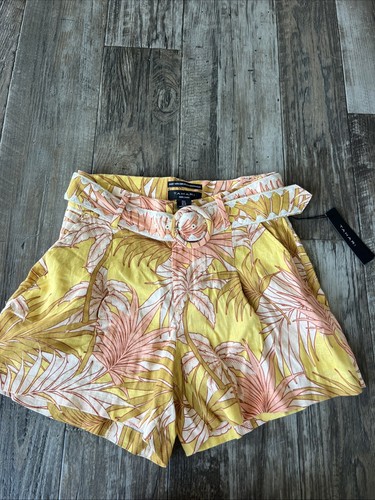 Tahari Women’s 100% Linen Tropical Print Belted Shorts Size 6 Coral Beach Palm