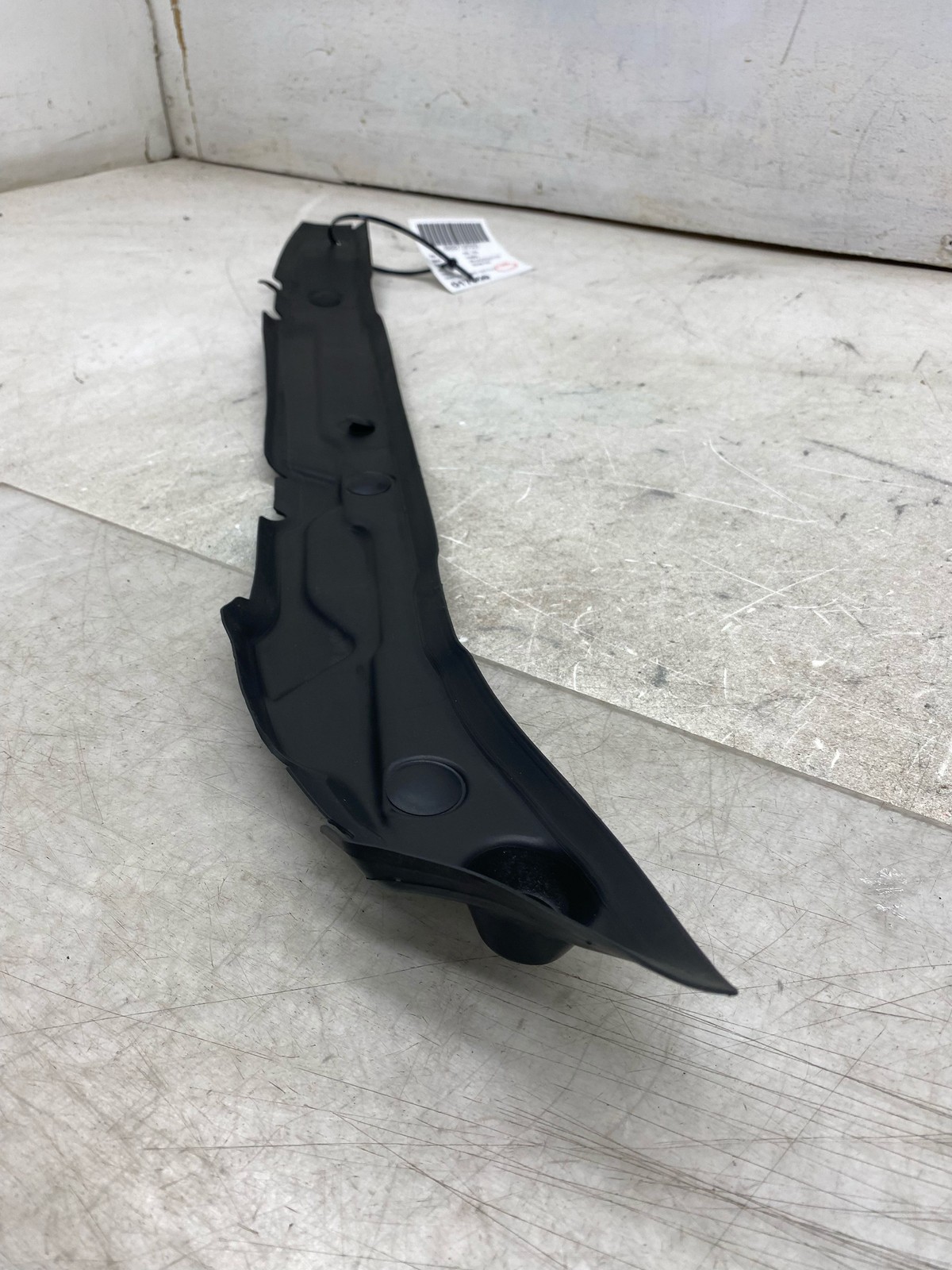 Bentley Bentayga 2016-2020 FRONT+RIGHT Fender liner P/N 36A821112A