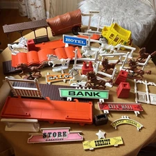 VINTAGE - COWBOY - WESTERN City Town 1960s Parts TOY Lot STAGE  WAGON W Horses