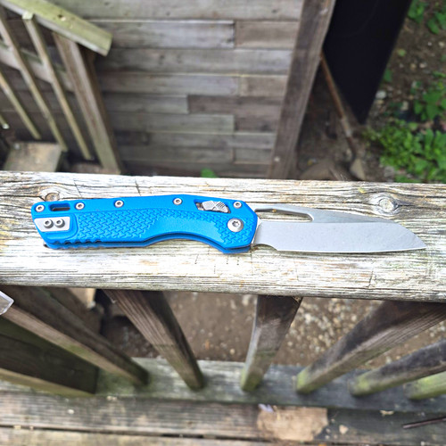 Microtech Lucha Blue Pocketknife, Assisted Lever Lock Tanto Plain, Clip, 4in