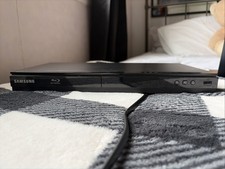Samsung BD-E5900 3D Blu-Ray Disc / DVD Player with Remote