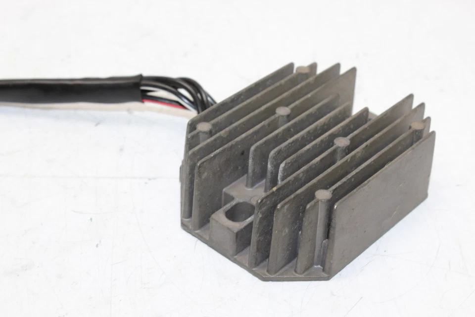 2000 Suzuki Gs500e Rectifier Voltage Regulator OEM - Image 2 of 4